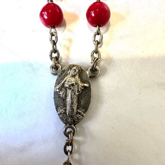Silver tone red beaded rosary - Picture 4 of 8
